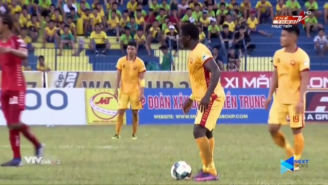 Trọng tài gây tranh cãi khi đuổi cựu sao HAGL chỉ vì một cái đẩy! - NEXT SPORTS