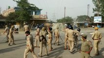 गोरखपुर में डबल मर्डर के बाद फूटा ग्रामीणों का गुस्सा, बसों में की तोड़फोड़ और पुलिस पर किया पथराव