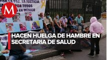 Papás de niños con cáncer inician huelga de hambre ante falta de medicamentos