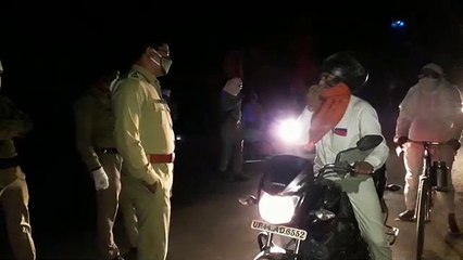 Video herunterladen: नाइट कर्फ्यू का जायजा लेने निकले एसपी, पब्लिक को दी हिदायत