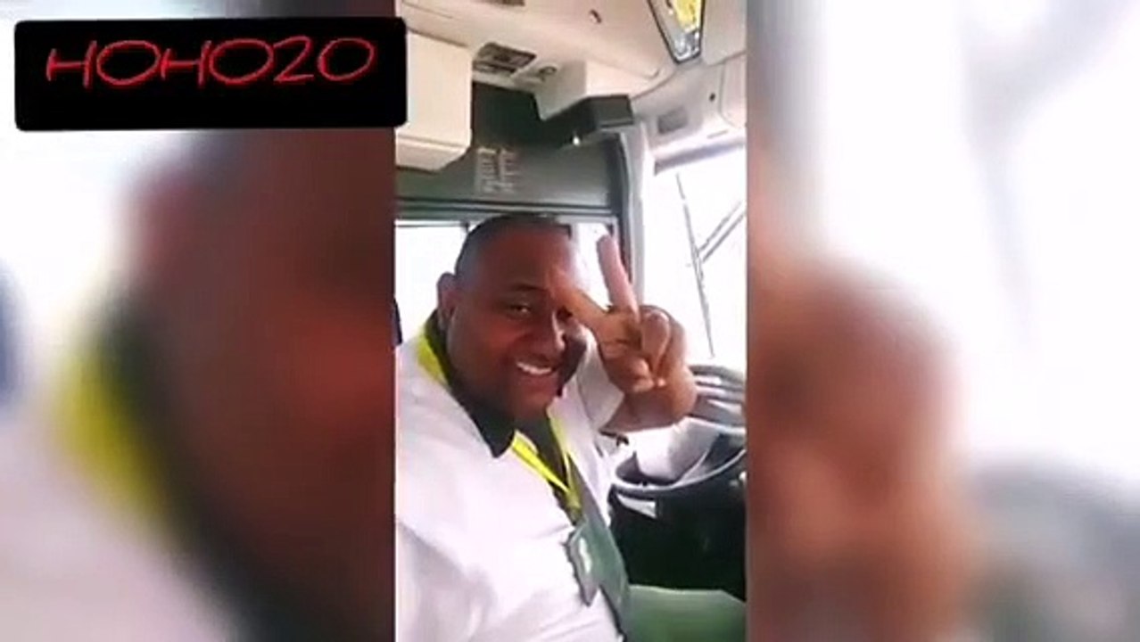 HOHO20>>Laugh the word laughs at you