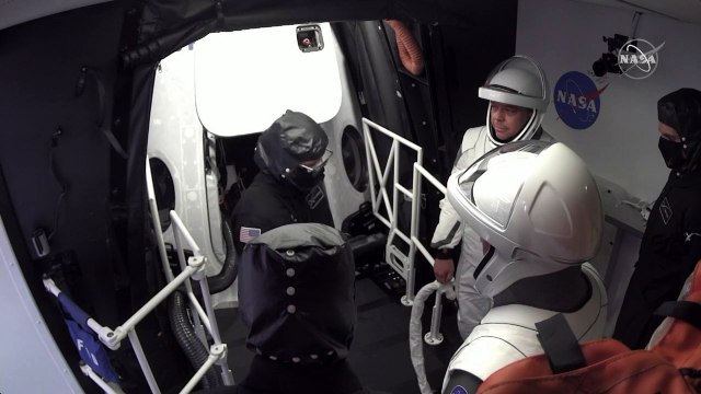 إرجاء إقلاع أول رحلة فضائية مأهولة لـ سبايس إكس بسبب رداءة الطقس