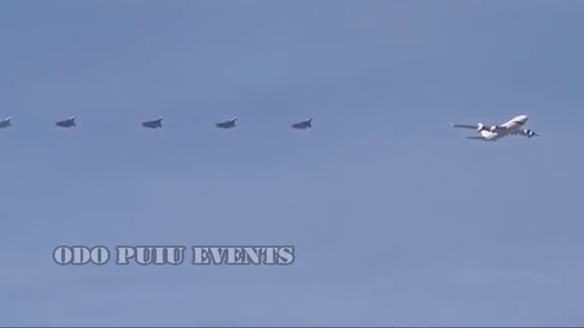 Sukhoi Su-57, 5th-Generation Stealth Fighter Jets Escort Putin's Presidential Plane.