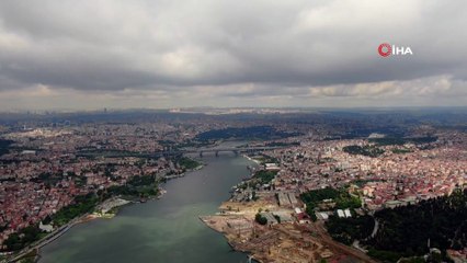 İstanbul'da yağmur bulutları eşsiz manzaralar oluşturdu