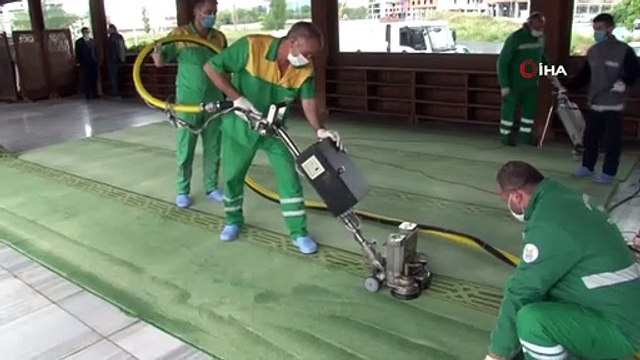 Zeytinburnu'nda camiler Cuma namazına hazır