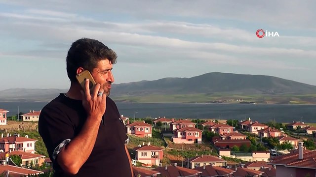 Bu köyde su için çeşmeye, telefonla görüşmek için tepelere çıkıyorlar