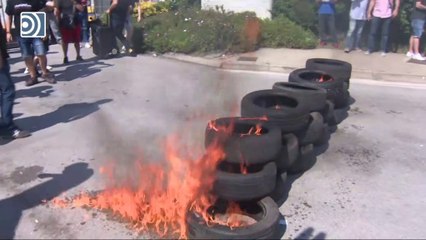 Los trabajadores de Nissan comienzan a quemar neumáticos por el cierre