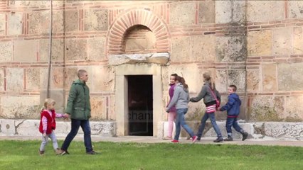 Top News/ Kosova hap xhamitë dhe kishat