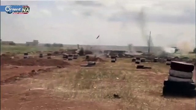 مشهد مضحك.. قذيفة تسقد أمام عناصر ميليشيا اسد