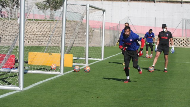 El Atlético de Madrid se entrena en grupos de 14 jugadores