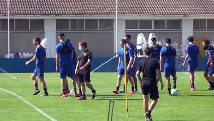 Entrenamiento de los jugadores de Osasuna divididos en dos grupos en Tajonar