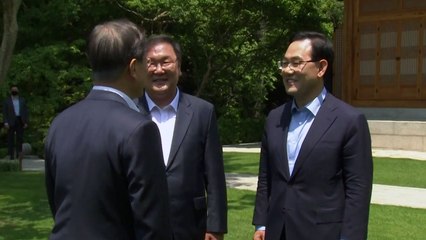 [뉴있저] 문 대통령, 양당 원내대표 회동...'156분' 깊은 대화 / YTN