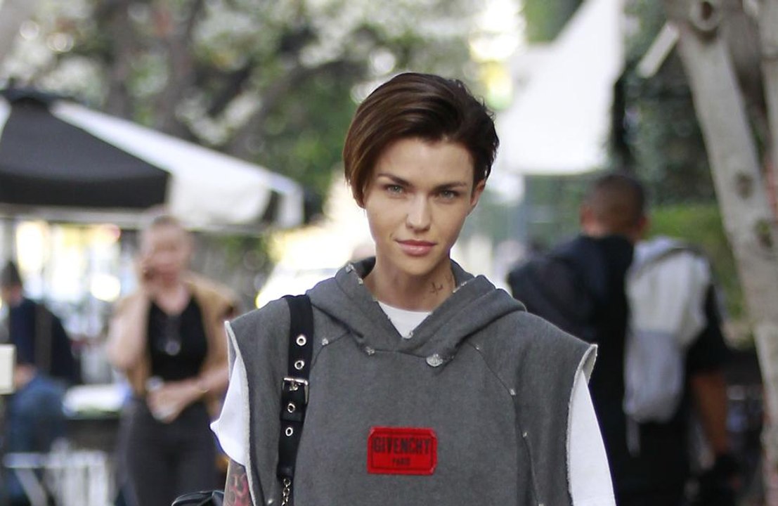 Ruby rose schweigt über den ausstieg von 'batwoman'