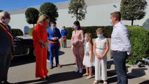 Le roi Philippe et la reine Mathilde visitent une pépinière de chrysanthèmes à Oostnieuwkerke