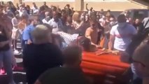 Se saltan las medidas de seguridad en un entierro multitudinario de Tenerife