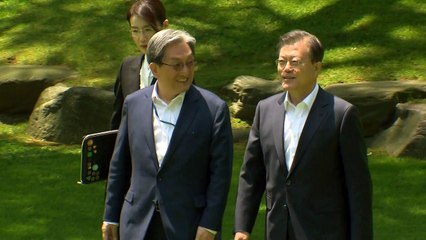 문 대통령 "협치 제대로 한 번 해보자"...정무장관 신설 검토 지시 / YTN