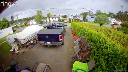 Quand une mini tornade emporte le trampoline du voisin... adieuuuuuu