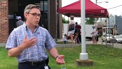 Dominic Pilon décrit la procédure de la clinique mobile