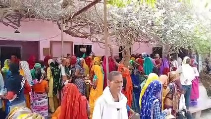 जब पता चला कि मिल रहा रोजगार तो पंचायत में लग गया मेला