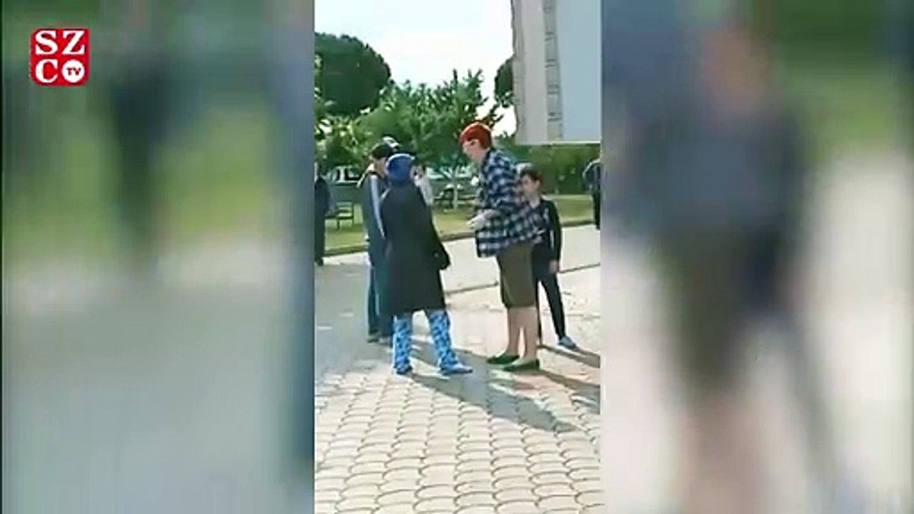 İki kadın saç saça baş başa kavga etti