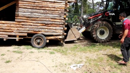 Arkadaşlarının Anısını Yaşatmak İçin Yaptığı Evi Kamyonla Turistik Bölgeye Taşıdılar