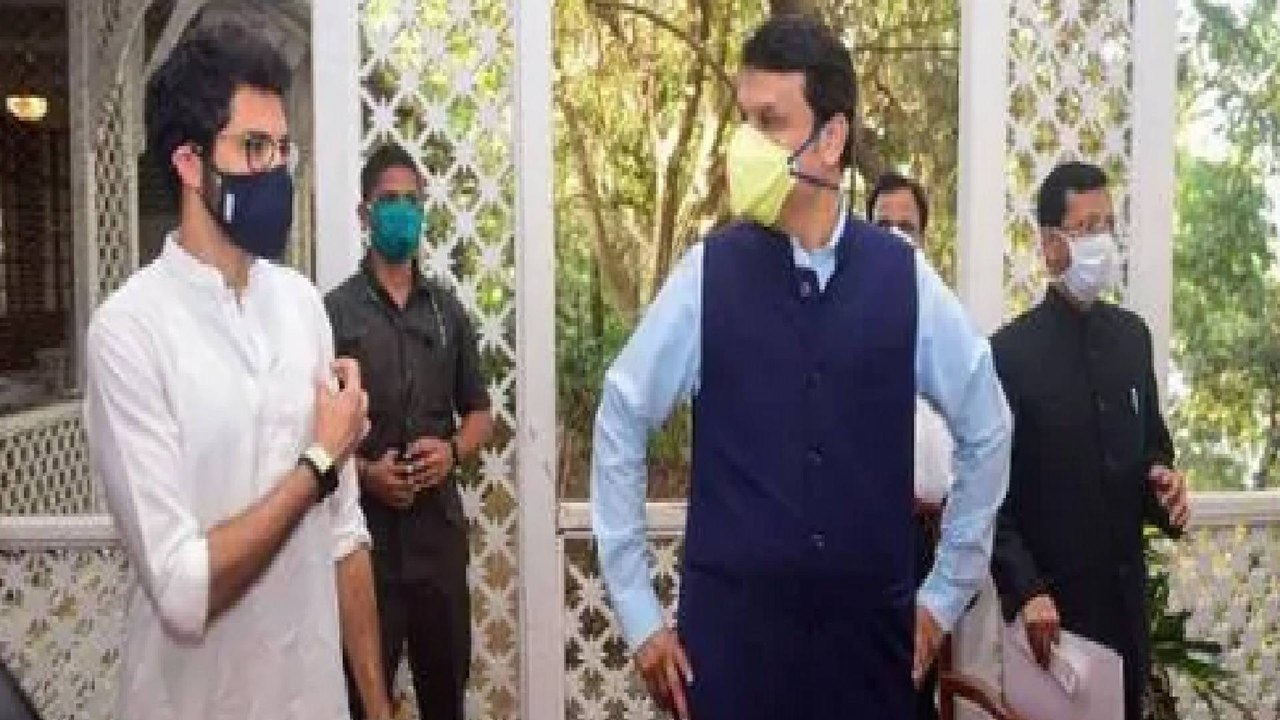 Will not comment on Aditya Thackeray, says Fadnavis