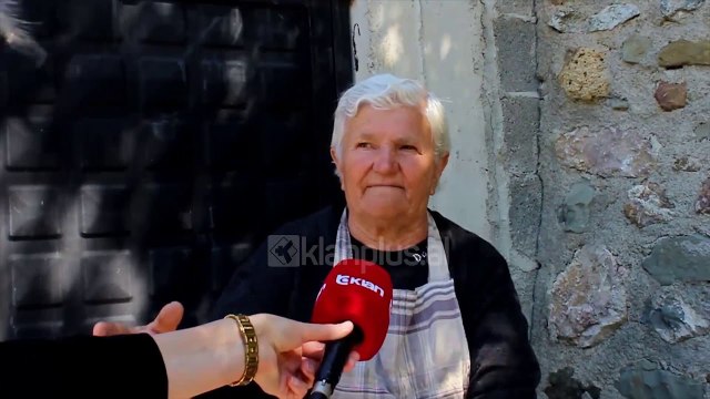 Nje vit ne pritje te shtepise |Lajme-News