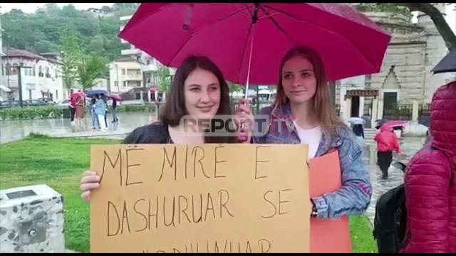 Report TV -'Nuk luhet Përdhunimesh', vajzat në Vlorë marshojnë për të dënuar ngjarjet e rënda