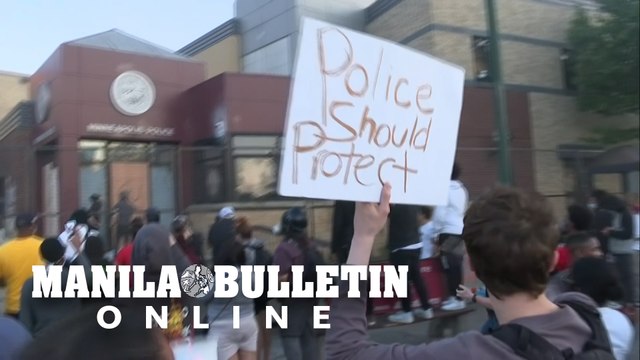 Protesters rage outside Minneapolis police station
