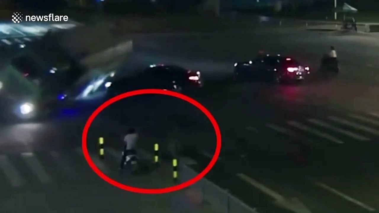 Scooter rider in China flees to avoid being buried by slurry after transport truck flips over on road