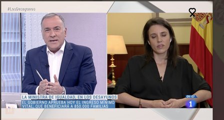 Irene Montero acusa a PP y Vox de llevar «semanas llamando a la insubordinación del Ejército» ante un petrificado Fortes