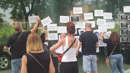 Trabajadores de Nissan empapelan concesionarios de la marca