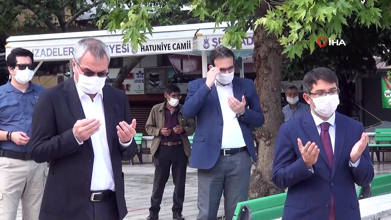 Manisa’da cuma namazı öncesi şükür kurbanı kesildi