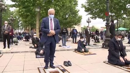 Camiler 74 gün sonra cemaatle buluştu