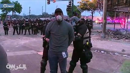 الشرطة الأمريكية تعتقل مراسل وطاقم شبكة سي إن إن أثناء البث المباشر