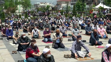 Tarihi mekanlarda uzun zaman sonra ilk Cuma namazı heyecanı