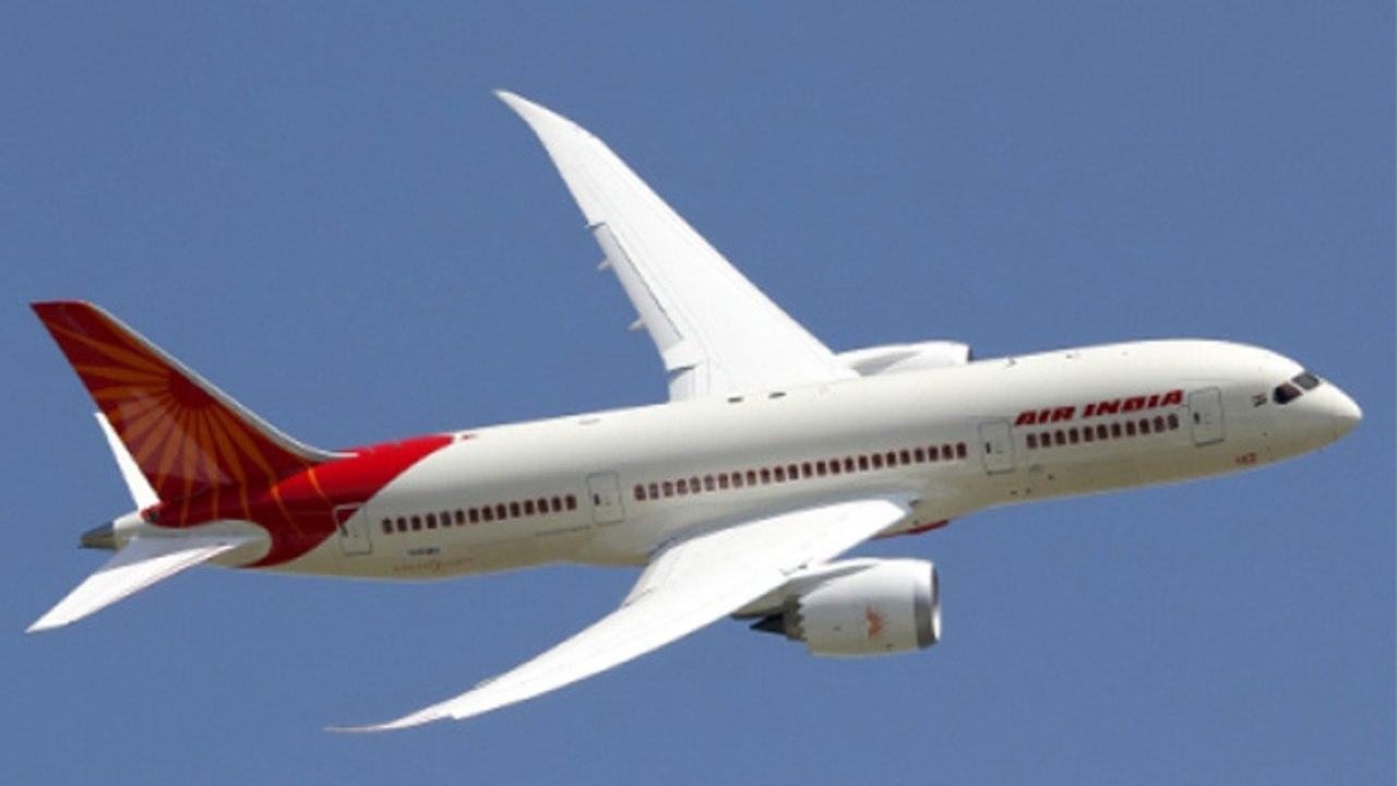 हवाई जहाज का रंग सफेद ही क्यों होता है ये है वजह । Why are airplanes usually painted white । Boldsky