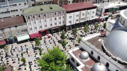 Çekmeköy'de pandemi sonrası ilk cuma namazı havadan görüntülendi