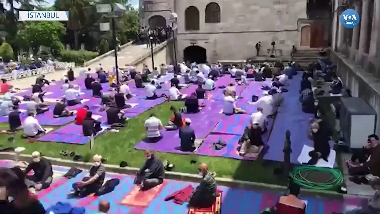 Sultanahmet Cami’nde Uzun Aranın Ardından İlk Cuma Namazı