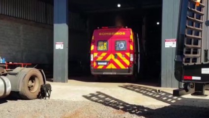 Peça de carreta se solta e atinge trabalhador no Bairro Universitário