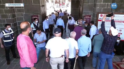 Diyarbakır’da Corona Salgını Sürecinde İlk Cuma Namazı Ulu Camii’de Kılındı