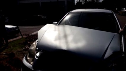 Forte colisão envolve Prisma e Vectra no Bairro Esmeralda