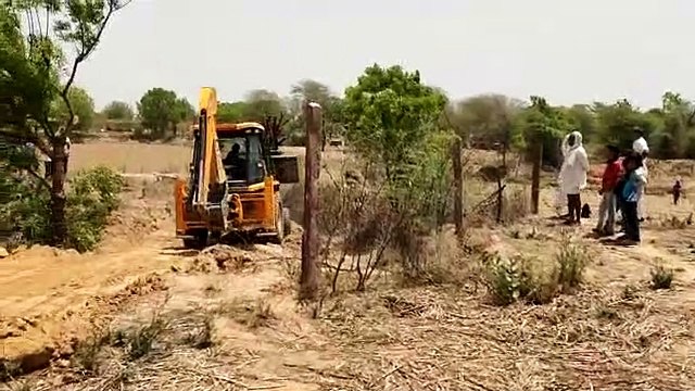 जुवाड़ में आम रास्ते से हटाया अतिक्रमण