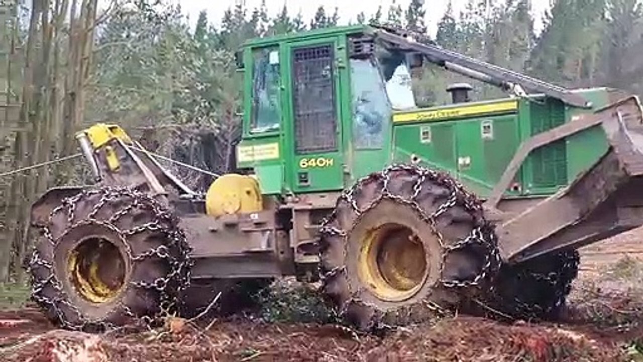 Skidder Struggling to Pull Large Trees Uphill | John Deere 640H | Forestry Equipment