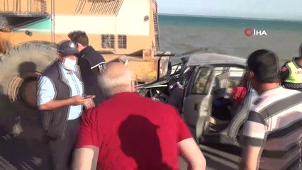 Otomobil önünde seyreden kepçenin altına girdi: 1 ölü