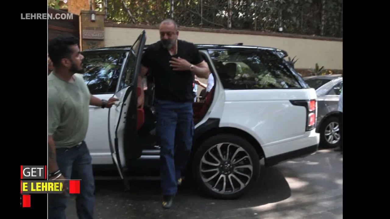 Shah Rukh Sanjay Dutt And Sunny Deol Attend Veeru Devgns Final Rites