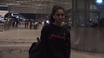 Erica Fernandes Spotted At Mumbai Airport