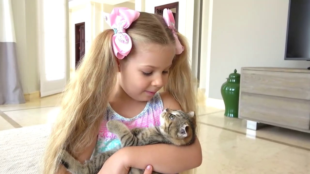 Diana and her Fun day with a Kitten