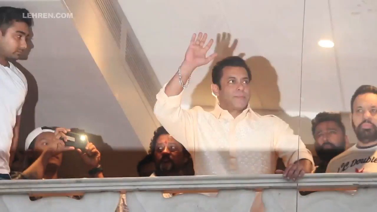 Fans Go CRAZY As Salman Khan Waves At Crowd Gathered Outside His House On Eid