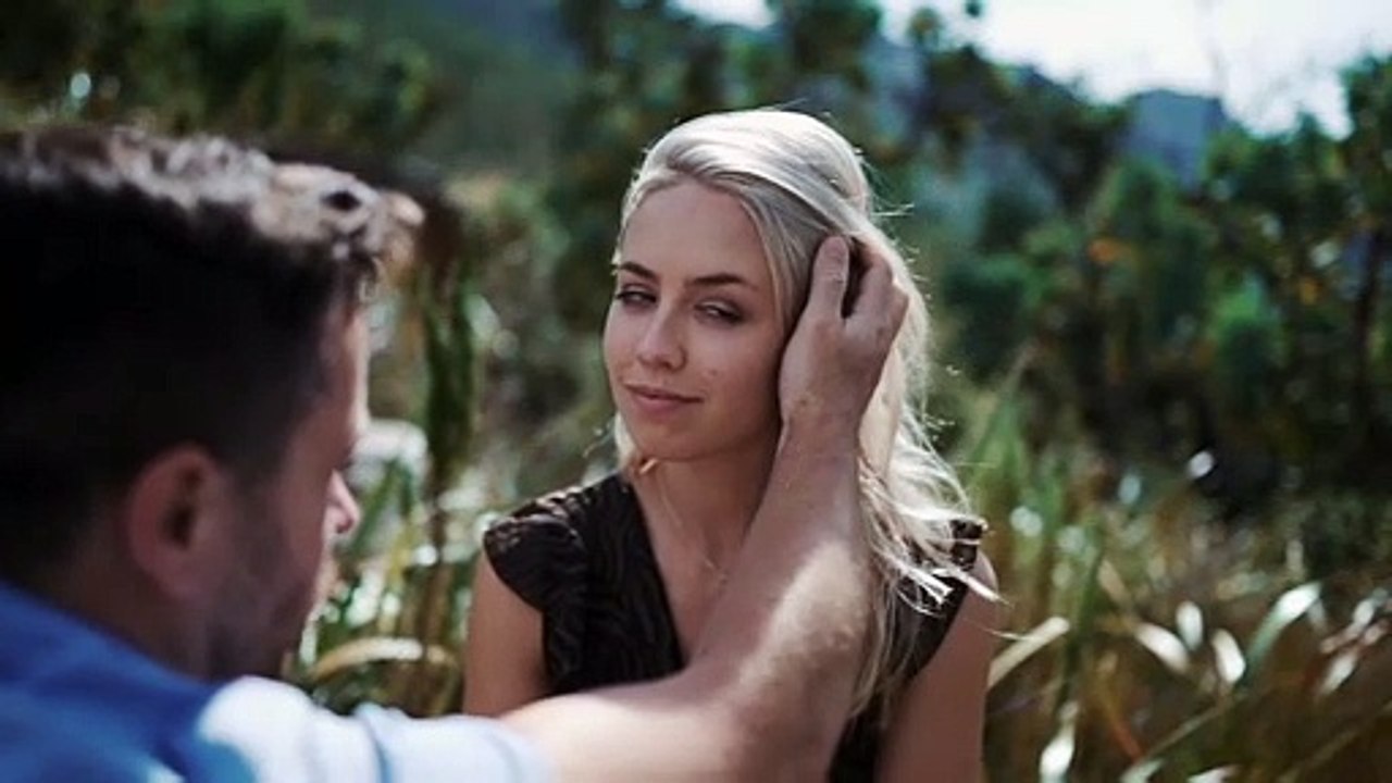 How To Feel like Romantic Couples or Romance ll See how to do that ??? Beautiful Romance l Beach couple walk